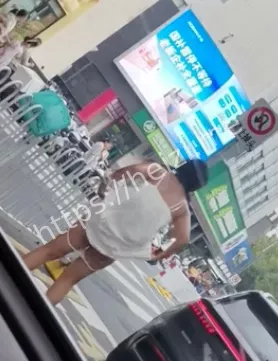 江苏苏州一女子精神病发作