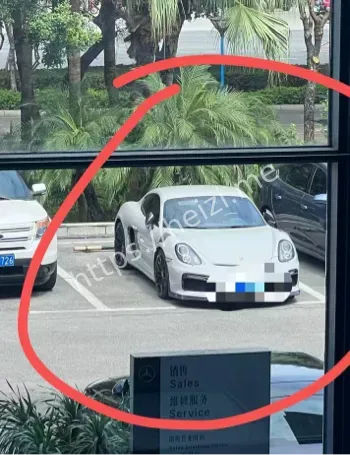 柳州路虎撞4S店