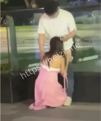 成都地铁口醉酒女性欲上头