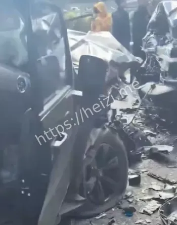 川藏线坦克300相撞