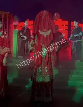 监控拍下民国新娘