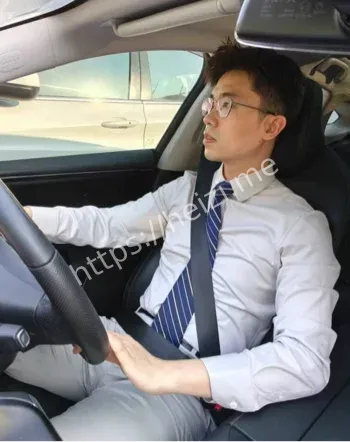 南宁地铁三号线男子排便