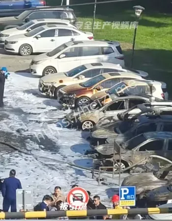 施工队挖断燃气管道