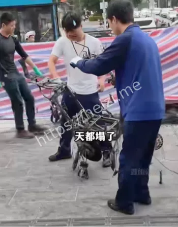 洒水车灭火翻车