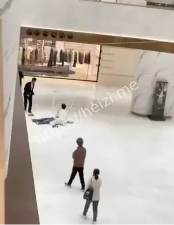 银泰广场情侣悲剧