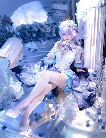 胸部挺拔大美腿cos