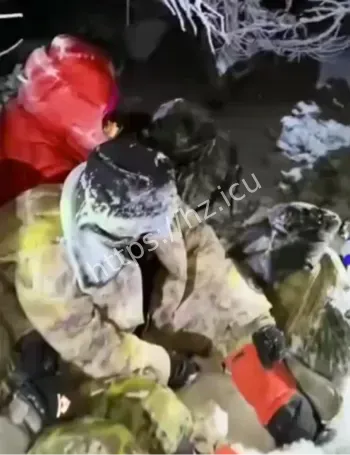 鳌太线5人违规穿越