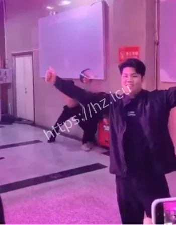 精神小伙1v3逆袭逆转