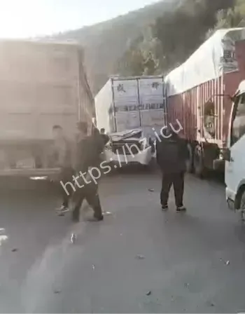 湖雾岭隧道车祸