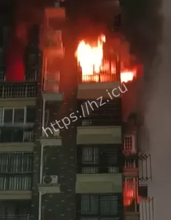 消防通道全被私家车堵死